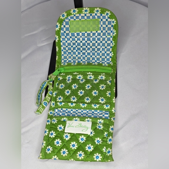 Green Quilted Floral Wallet | Cottagecore Boho Cotton Zip Pouch - Picture 6 of 7